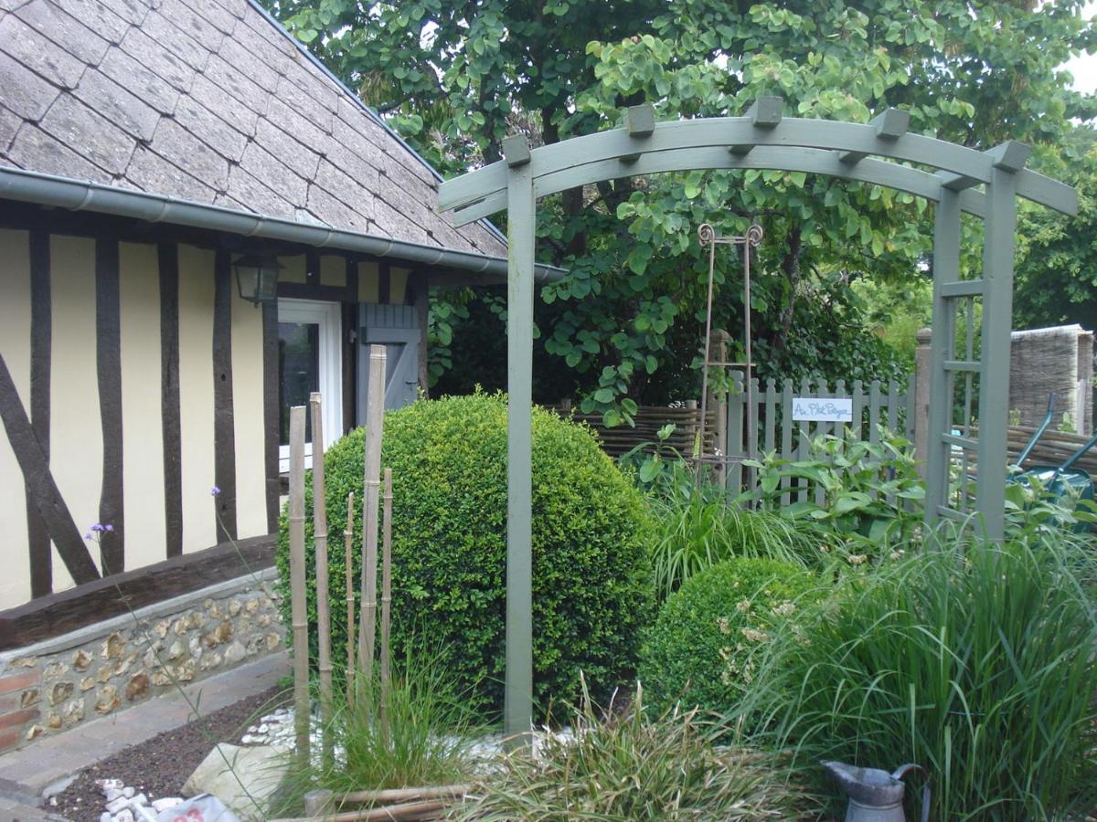 Hotel Au P'Tit Jardin Saint-Sylvestre-de-Cormeilles Esterno foto