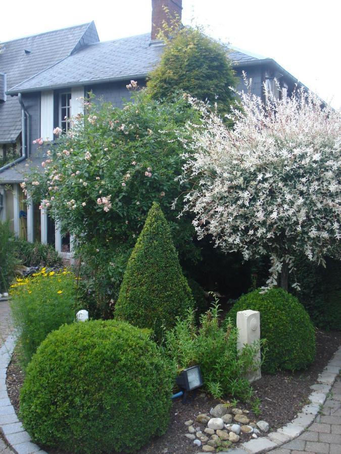 Hotel Au P'Tit Jardin Saint-Sylvestre-de-Cormeilles Esterno foto