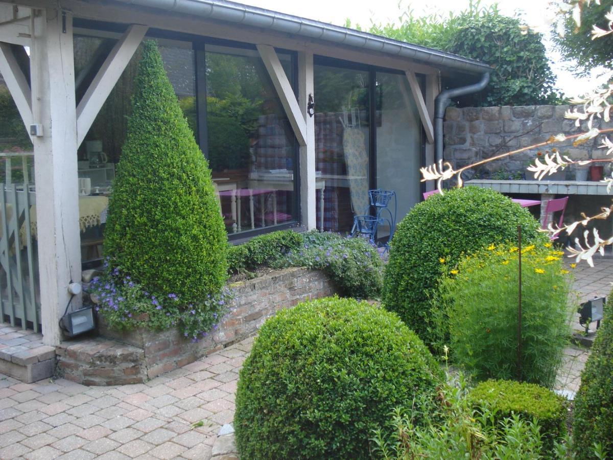 Hotel Au P'Tit Jardin Saint-Sylvestre-de-Cormeilles Esterno foto