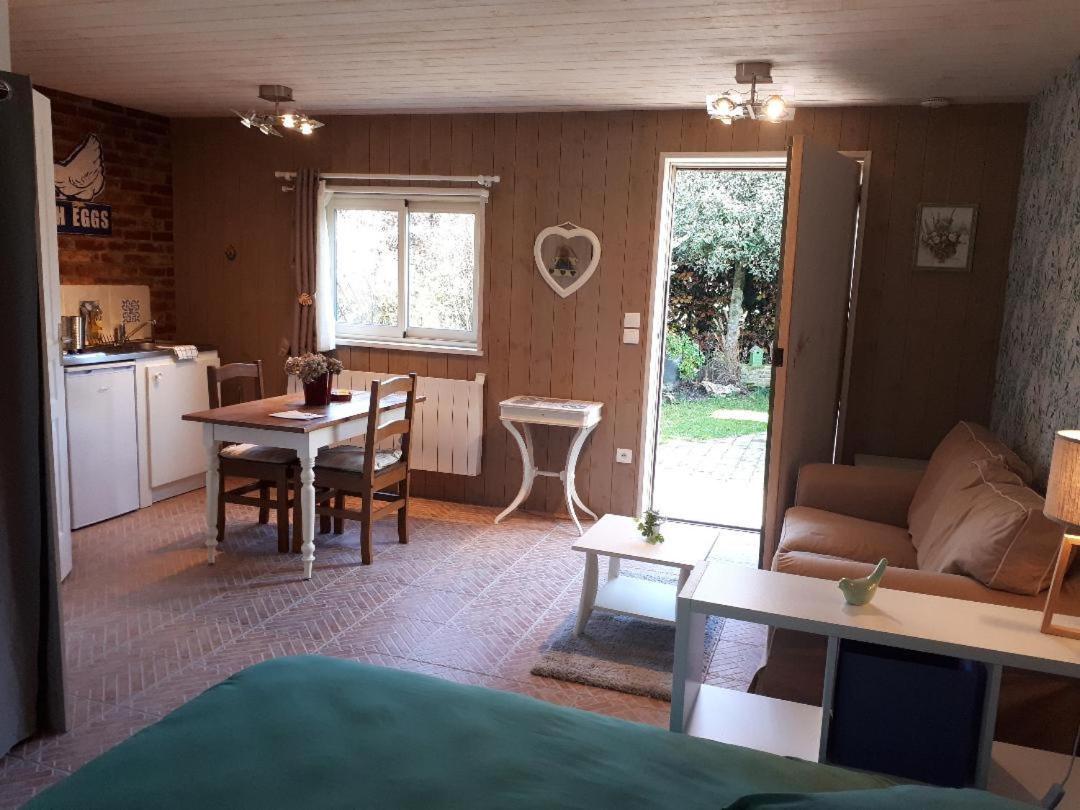 Hotel Au P'Tit Jardin Saint-Sylvestre-de-Cormeilles Esterno foto